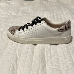 Universal thread cheetah sneakers